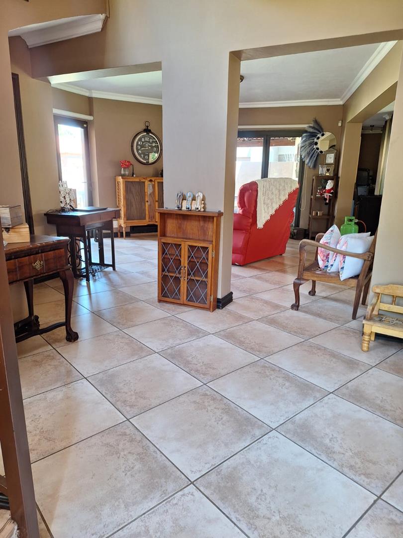 To Let 4 Bedroom Property for Rent in Melodie North West